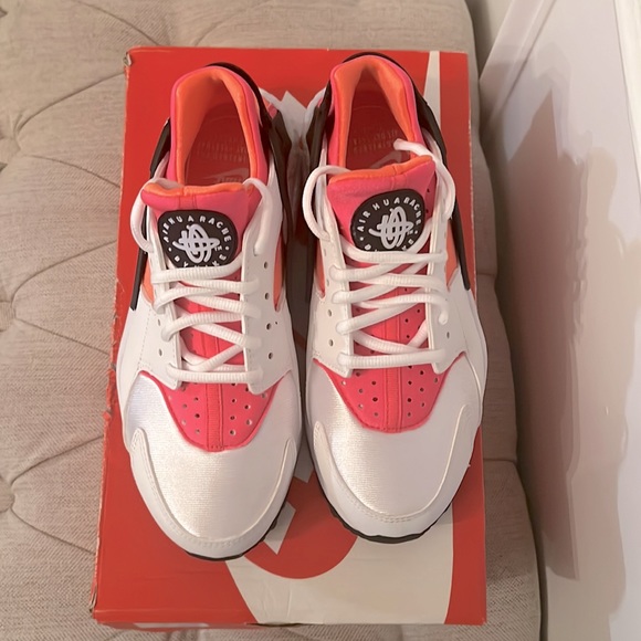 Size 7.5 Women’s Nike Air Huarache Run “White Neon Orange Pink and Black” - Picture 2 of 6
